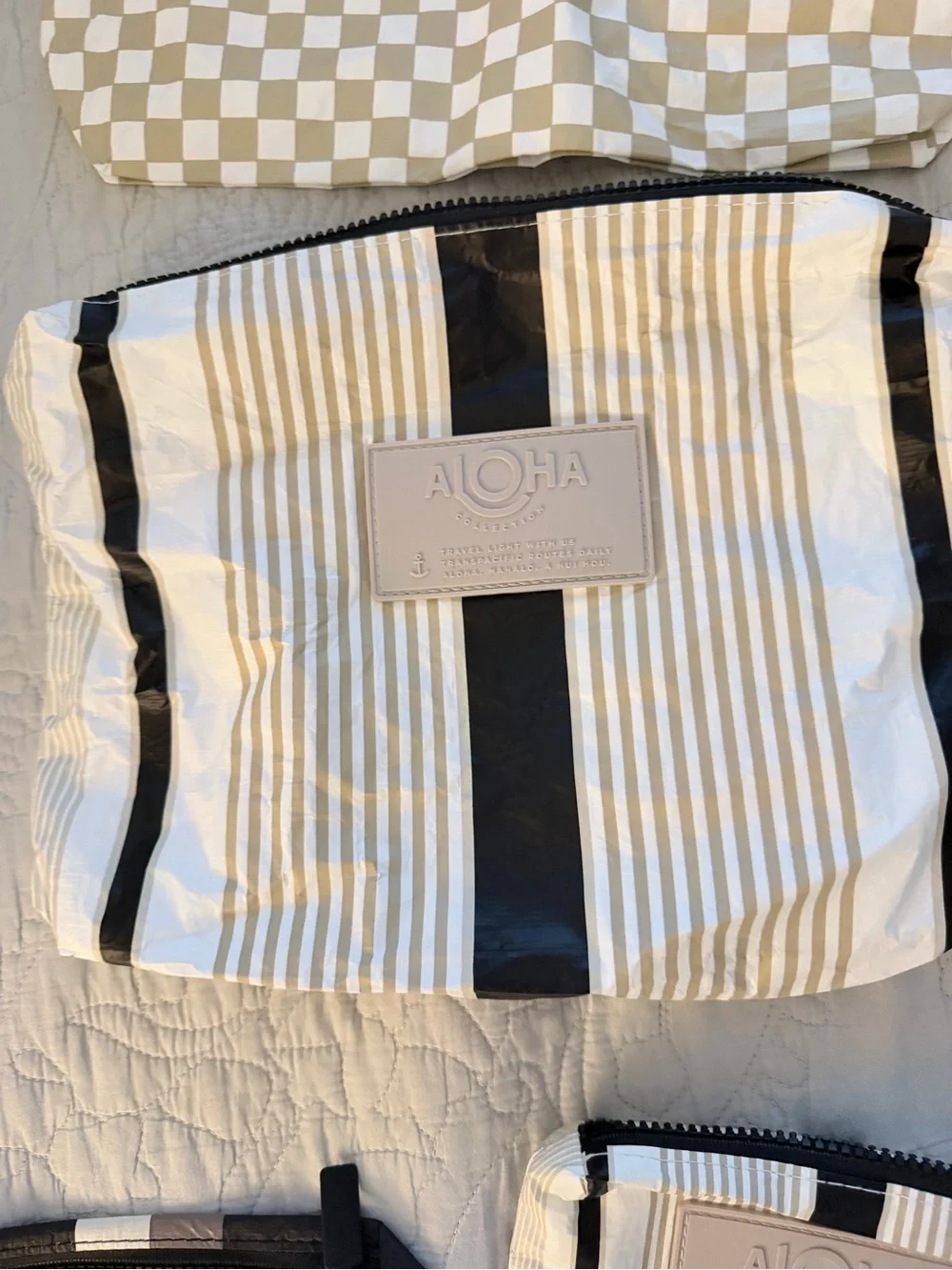 ALOHA Collection Black Travel Tote and Pouches (5 pieces) - Picture 7 of 9